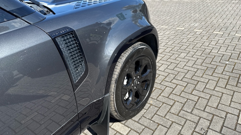 Land Rover Defender 2.0 P400e X-Dynamic S 110 5dr Auto Estate - Image 22