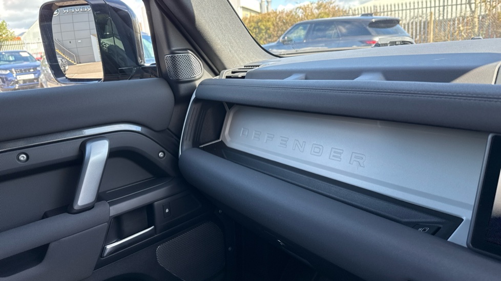 Land Rover Defender 2.0 P400e X-Dynamic S 110 5dr Auto Estate - Image 26