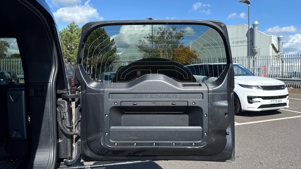 Land Rover Defender 2.0 P400e X-Dynamic S 110 5dr Auto Estate - Image 27