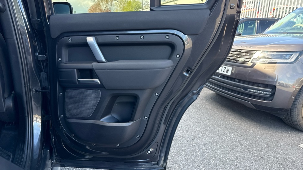 Land Rover Defender 2.0 P400e X-Dynamic S 110 5dr Auto Estate - Image 36
