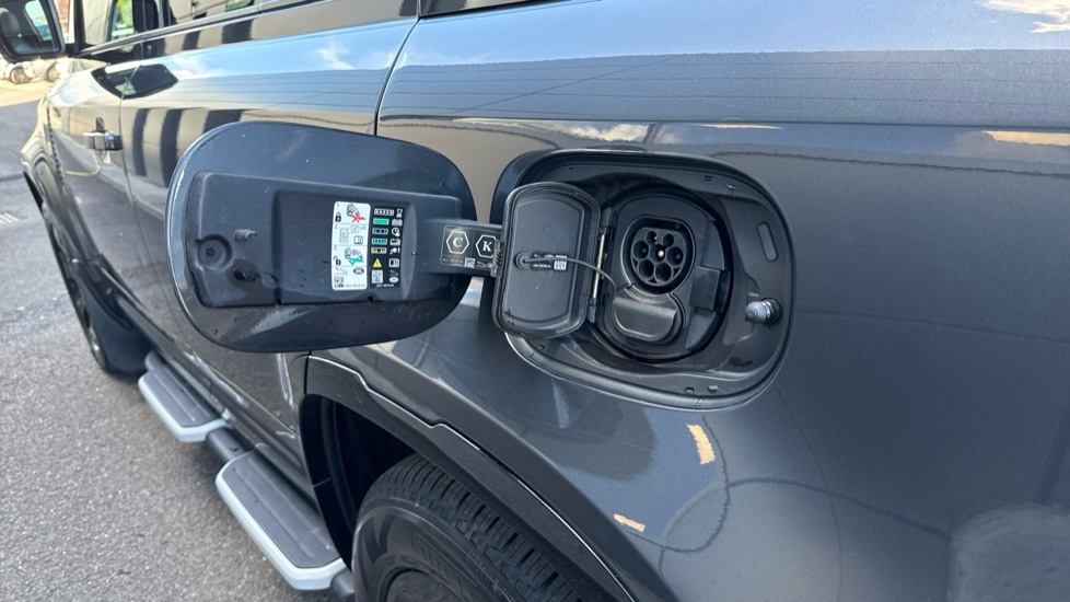 Land Rover Defender 2.0 P400e X-Dynamic S 110 5dr Auto Estate - Image 39