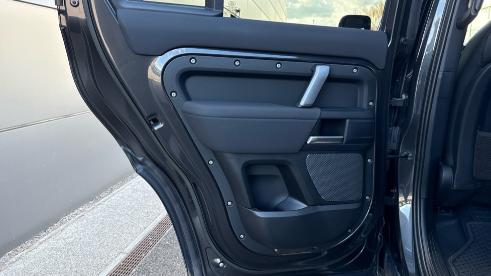 Land Rover Defender 2.0 P400e X-Dynamic S 110 5dr Auto Estate - Image 40