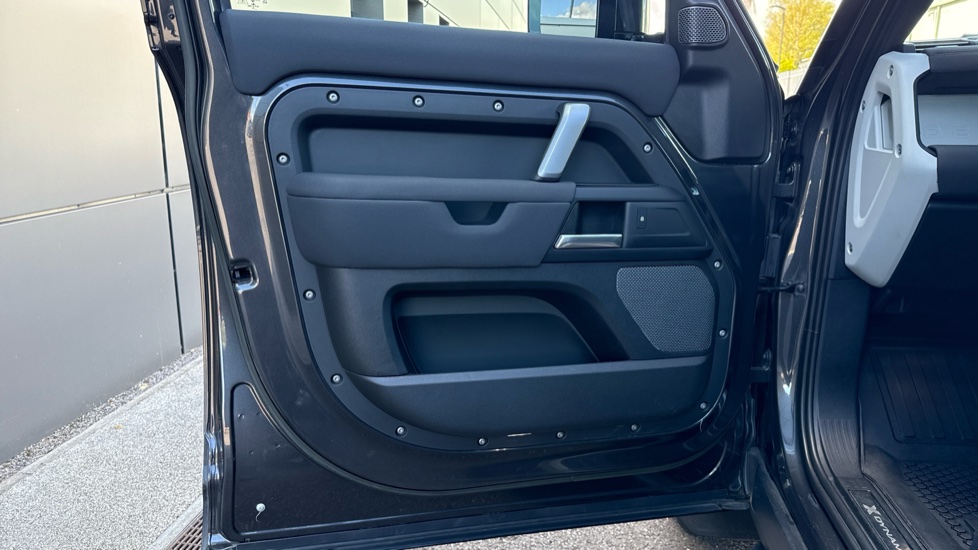 Land Rover Defender 2.0 P400e X-Dynamic S 110 5dr Auto Estate - Image 41