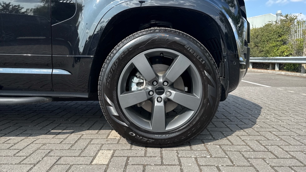 Land Rover Defender 3.0 D250 X-Dynamic HSE 110 5dr Auto Diesel Estate - Image 8