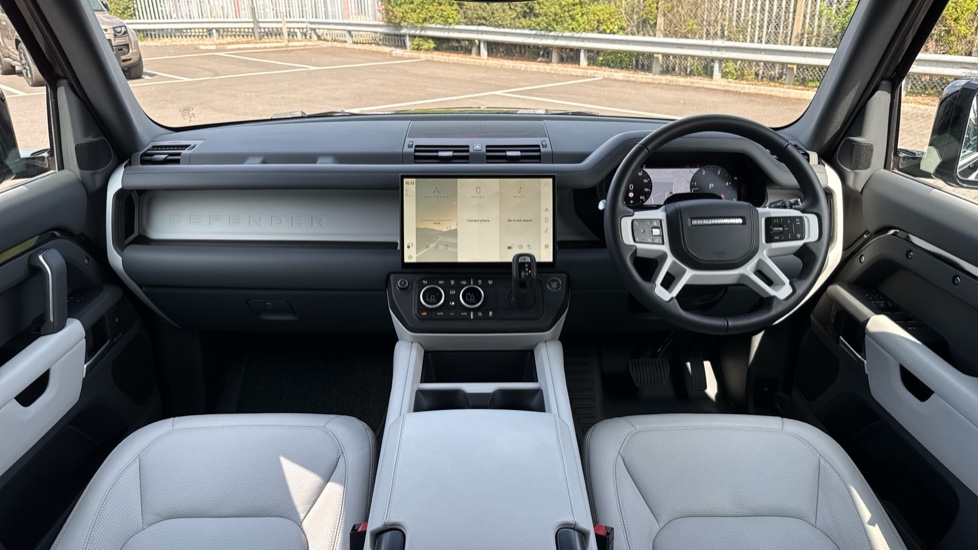 Land Rover Defender 3.0 D250 X-Dynamic HSE 110 5dr Auto Diesel Estate - Image 9