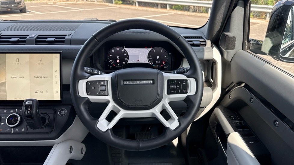 Land Rover Defender 3.0 D250 X-Dynamic HSE 110 5dr Auto Diesel Estate - Image 15