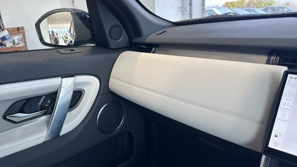 Land Rover Discovery Sport 2.0 D200 Landmark 5dr Auto [7 Seat] Diesel Station Wagon - Image 26