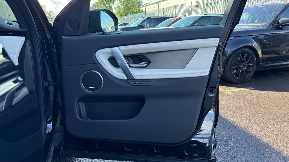 Land Rover Discovery Sport 2.0 D200 Landmark 5dr Auto [7 Seat] Diesel Station Wagon - Image 29