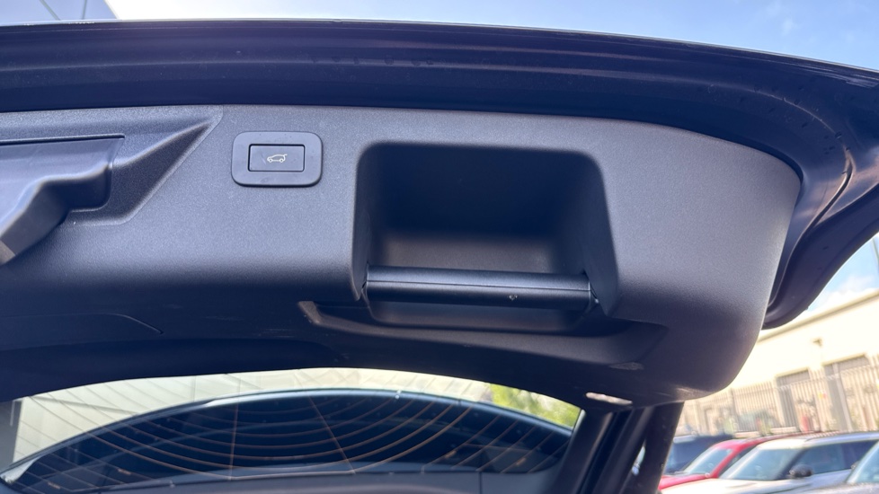 Land Rover Discovery Sport 2.0 D200 Landmark 5dr Auto [7 Seat] Diesel Station Wagon - Image 34
