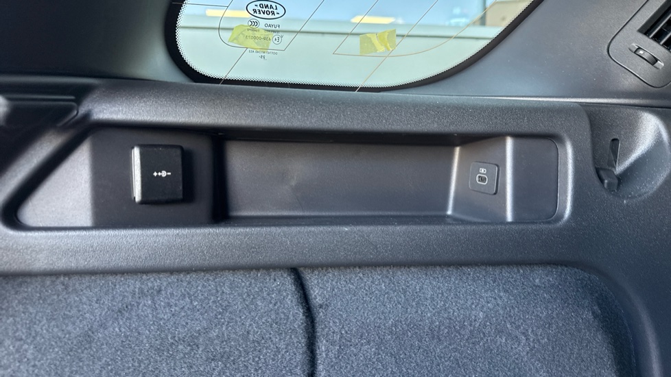 Land Rover Discovery Sport 2.0 D200 Landmark 5dr Auto [7 Seat] Diesel Station Wagon - Image 35