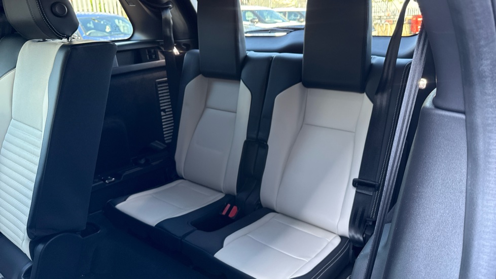 Land Rover Discovery Sport 2.0 D200 Landmark 5dr Auto [7 Seat] Diesel Station Wagon - Image 36