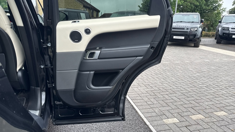 Land Rover Range Rover Sport 3.0 SDV6 HSE Dynamic 5dr Auto Diesel Estate - Image 32