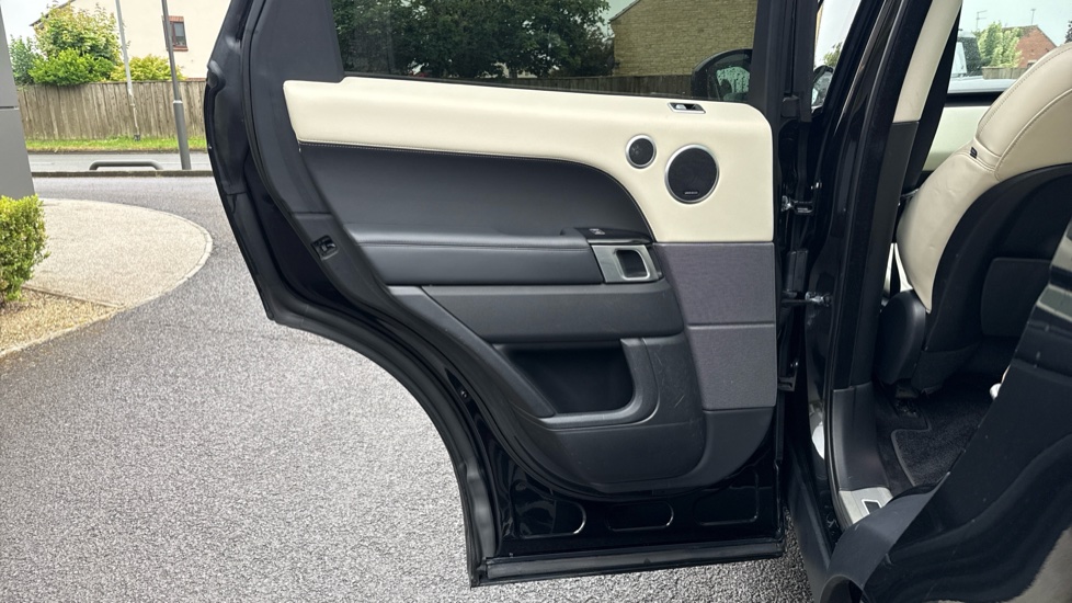Land Rover Range Rover Sport 3.0 SDV6 HSE Dynamic 5dr Auto Diesel Estate - Image 36
