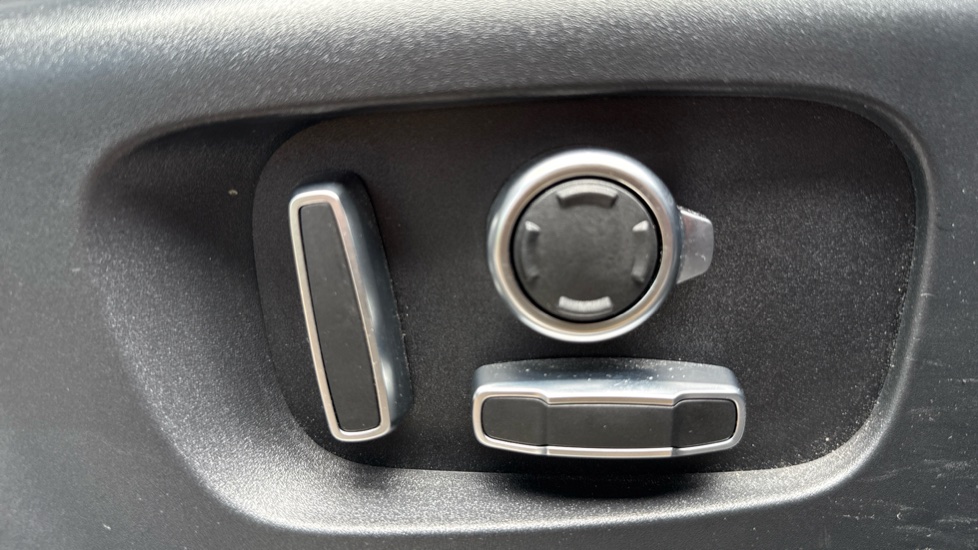 Land Rover Range Rover Evoque 2.0 P250 R-Dynamic HSE 5dr Auto Petrol Hatchback - Image 30