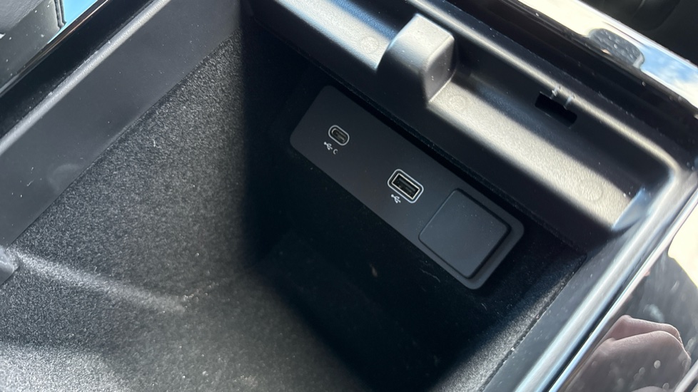 Land Rover Range Rover Evoque 2.0 P250 R-Dynamic HSE 5dr Auto Petrol Hatchback - Image 33
