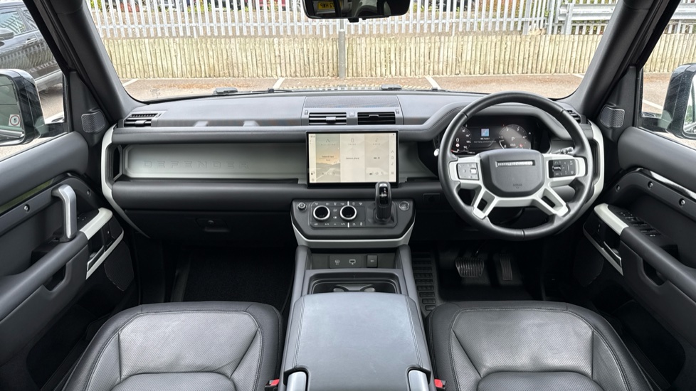Land Rover Defender 3.0 D250 X-Dynamic HSE 110 5dr Auto Diesel Estate - Image 9