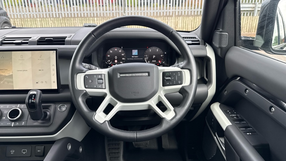 Land Rover Defender 3.0 D250 X-Dynamic HSE 110 5dr Auto Diesel Estate - Image 15