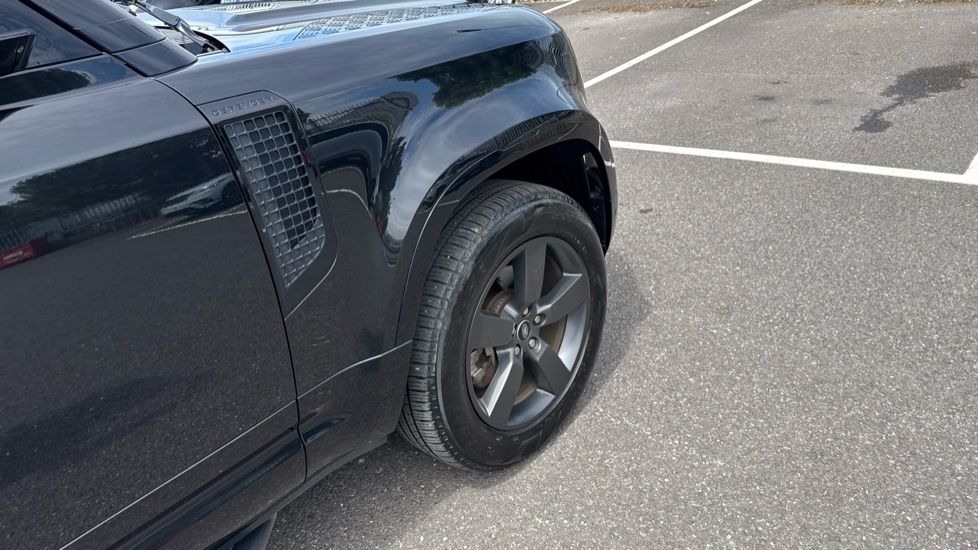 Land Rover Defender 3.0 D250 X-Dynamic HSE 110 5dr Auto Diesel Estate - Image 22