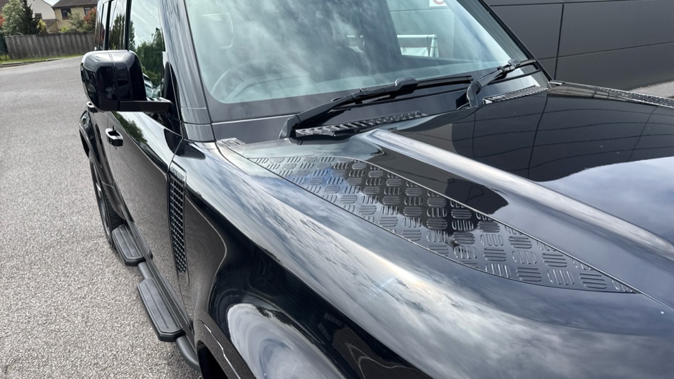 Land Rover Defender 3.0 D250 X-Dynamic HSE 110 5dr Auto Diesel Estate - Image 23