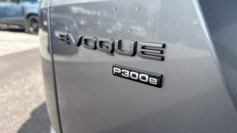 Land Rover Range Rover Evoque 1.5 P300e R-Dynamic HSE 5dr Auto Hatchback - Image 30