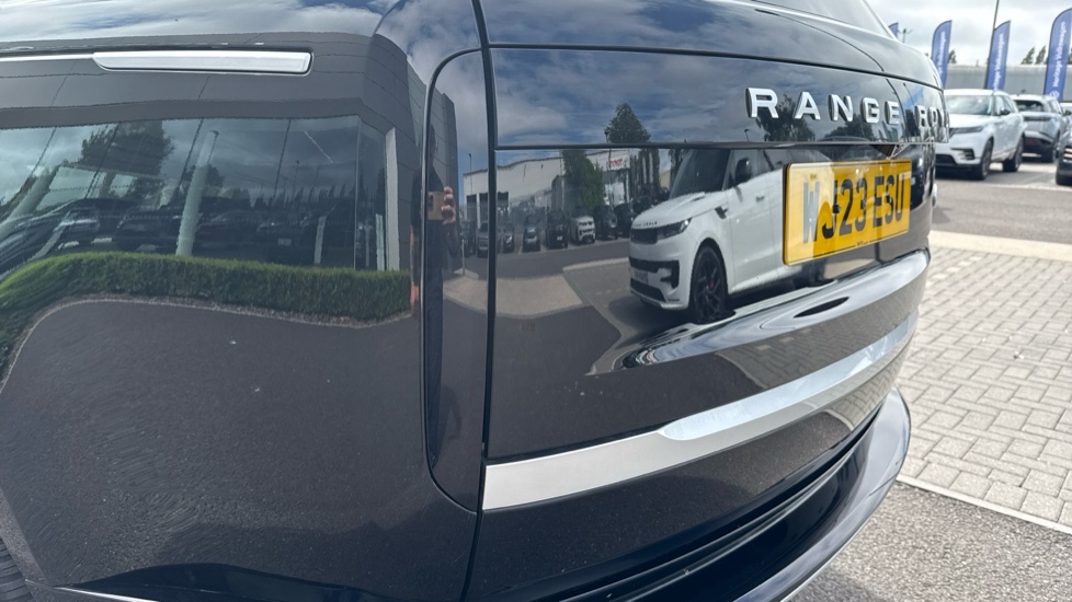 Land Rover Range Rover 3.0 D350 Autobiography 4dr Auto Diesel Estate - Image 19