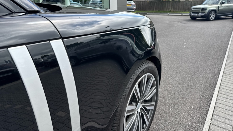 Land Rover Range Rover 3.0 D350 Autobiography 4dr Auto Diesel Estate - Image 24