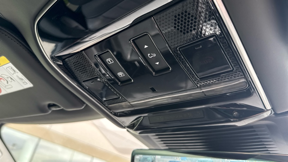 Land Rover Range Rover 3.0 D350 Autobiography 4dr Auto Diesel Estate - Image 32