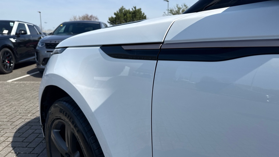 Land Rover Range Rover Velar 2.0 D200 R-Dynamic S 5dr Auto Diesel Estate - Image 20