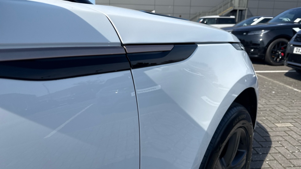 Land Rover Range Rover Velar 2.0 D200 R-Dynamic S 5dr Auto Diesel Estate - Image 23