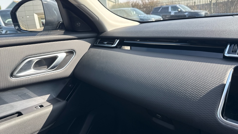 Land Rover Range Rover Velar 2.0 D200 R-Dynamic S 5dr Auto Diesel Estate - Image 25