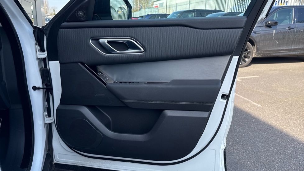 Land Rover Range Rover Velar 2.0 D200 R-Dynamic S 5dr Auto Diesel Estate - Image 28