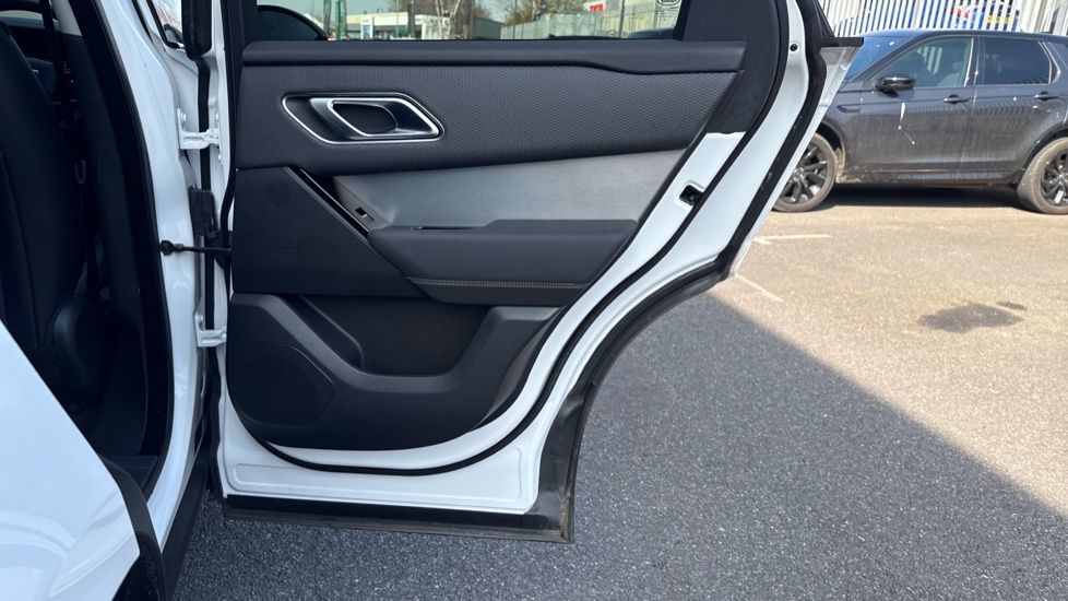 Land Rover Range Rover Velar 2.0 D200 R-Dynamic S 5dr Auto Diesel Estate - Image 35