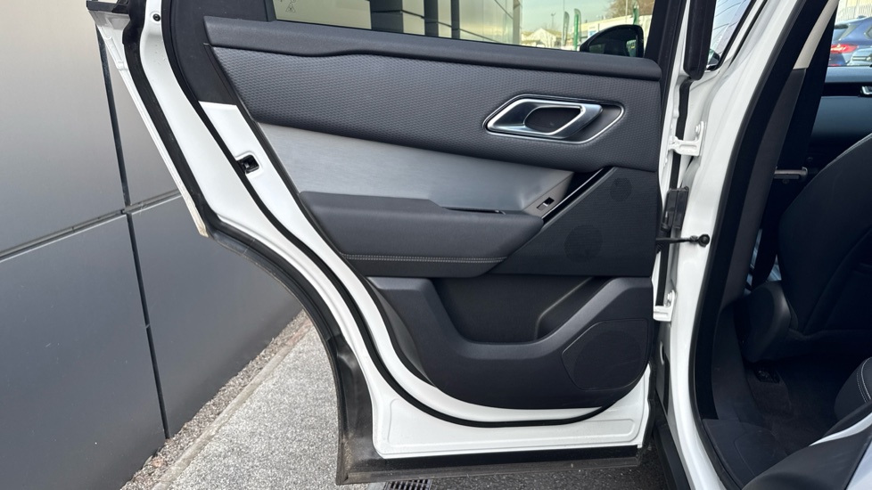 Land Rover Range Rover Velar 2.0 D200 R-Dynamic S 5dr Auto Diesel Estate - Image 38