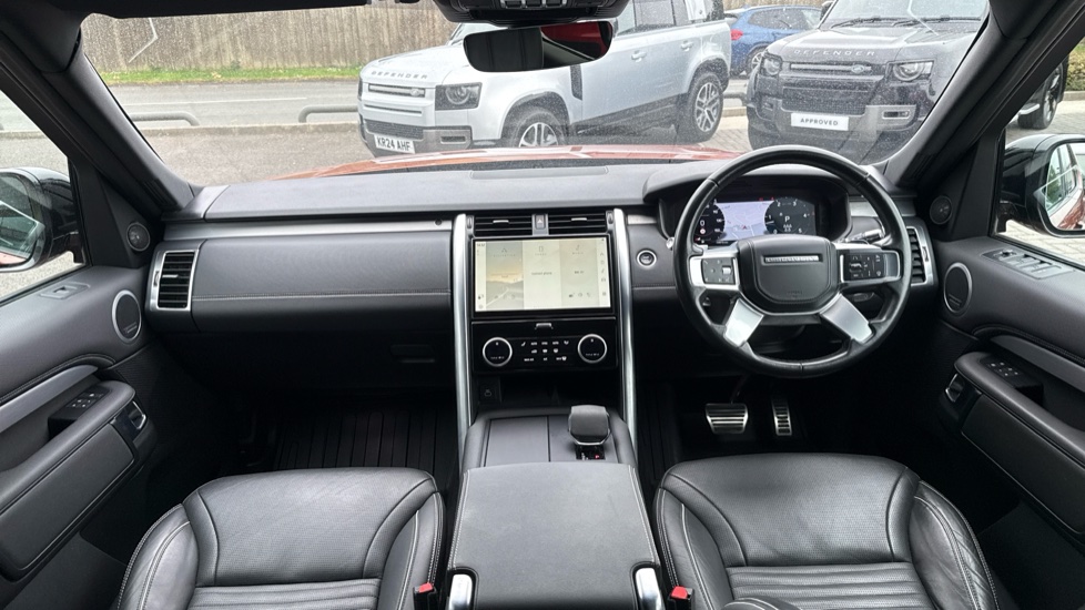 Land Rover Discovery 3.0 D300 R-Dynamic HSE 5dr Auto Diesel Station Wagon - Image 9