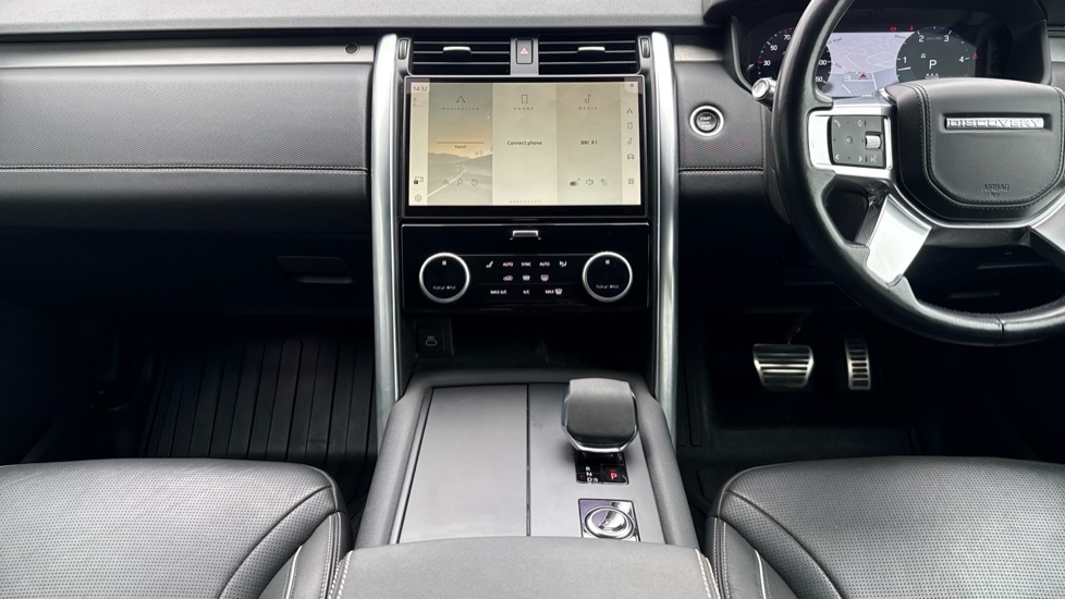 Land Rover Discovery 3.0 D300 R-Dynamic HSE 5dr Auto Diesel Station Wagon - Image 14
