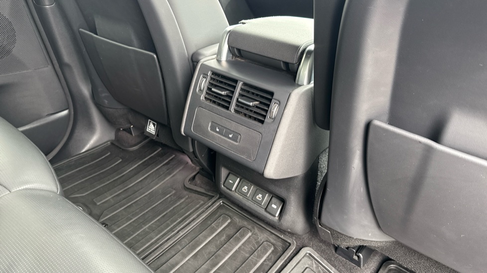 Land Rover Discovery 3.0 D300 R-Dynamic HSE 5dr Auto Diesel Station Wagon - Image 18