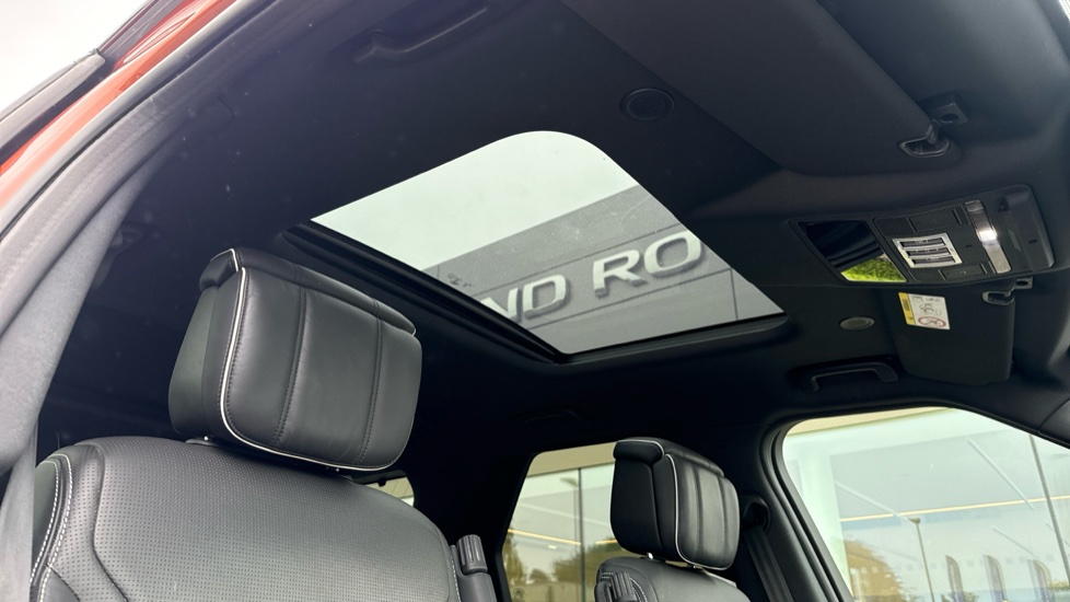 Land Rover Discovery 3.0 D300 R-Dynamic HSE 5dr Auto Diesel Station Wagon - Image 21