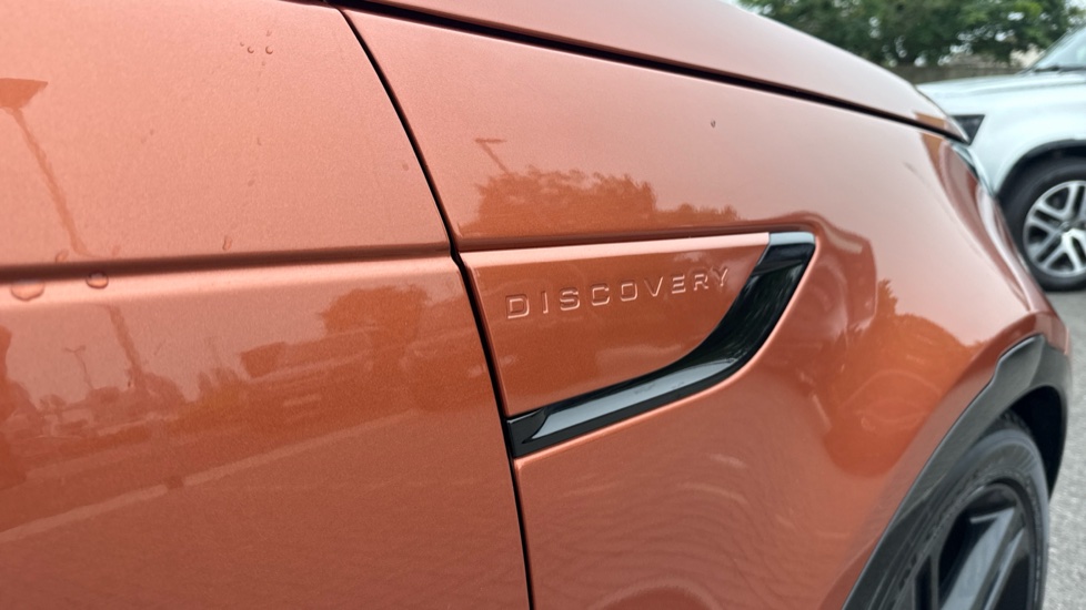 Land Rover Discovery 3.0 D300 R-Dynamic HSE 5dr Auto Diesel Station Wagon - Image 24