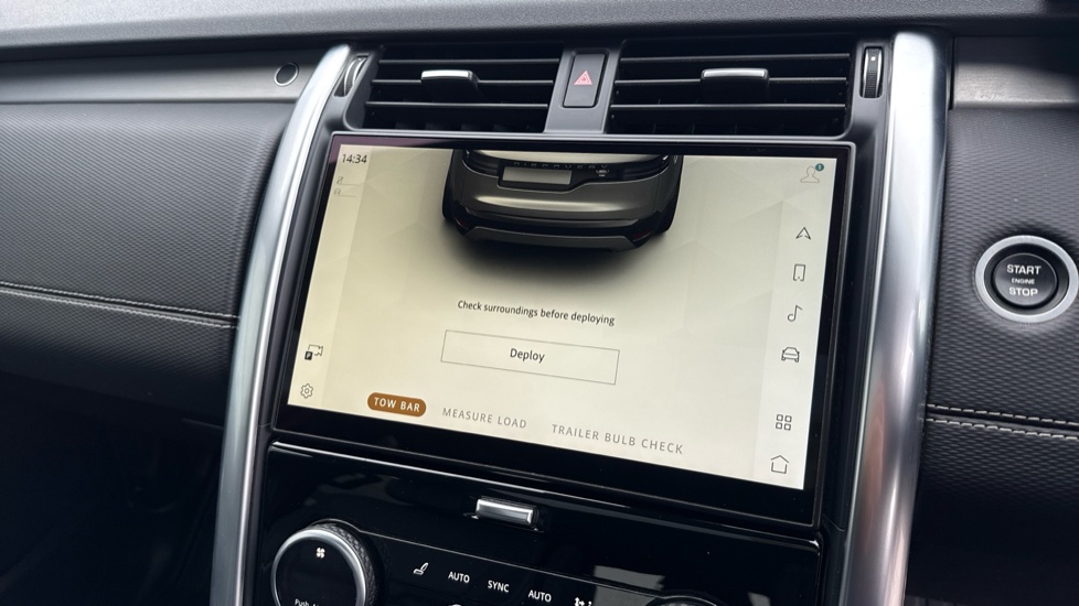 Land Rover Discovery 3.0 D300 R-Dynamic HSE 5dr Auto Diesel Station Wagon - Image 32