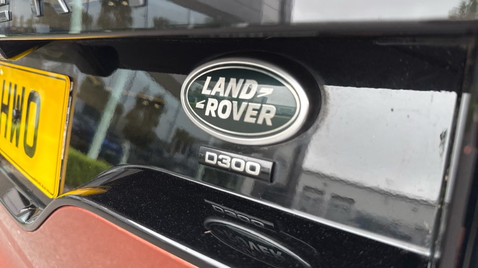 Land Rover Discovery 3.0 D300 R-Dynamic HSE 5dr Auto Diesel Station Wagon - Image 36