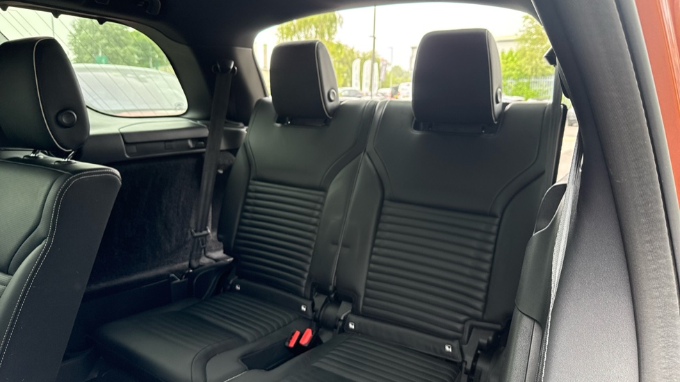 Land Rover Discovery 3.0 D300 R-Dynamic HSE 5dr Auto Diesel Station Wagon - Image 38