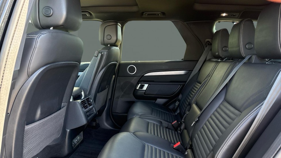 Land Rover Discovery 3.0 D250 R-Dynamic SE 5dr Auto Diesel Station Wagon - Image 4