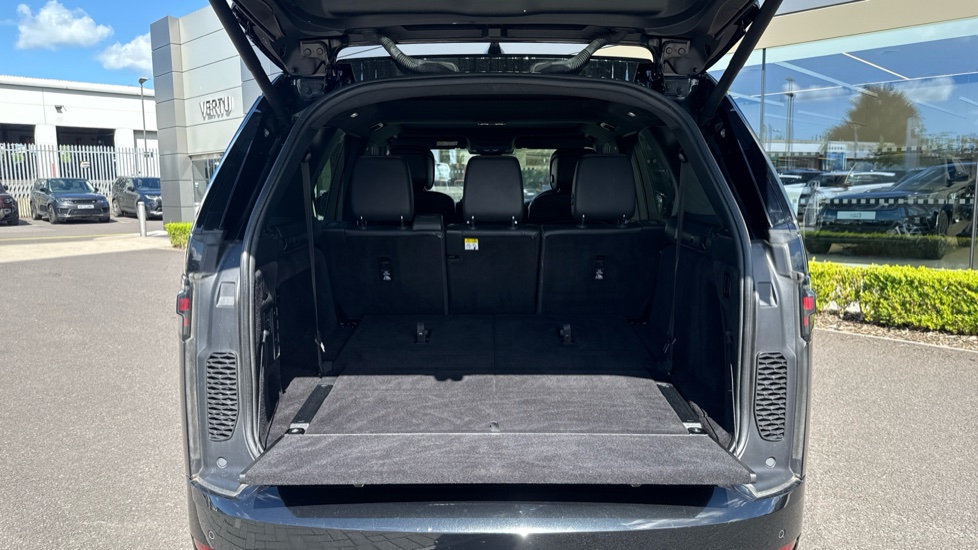 Land Rover Discovery 3.0 D250 R-Dynamic SE 5dr Auto Diesel Station Wagon - Image 10