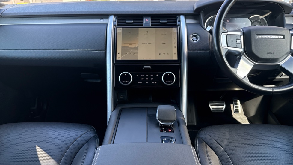 Land Rover Discovery 3.0 D250 R-Dynamic SE 5dr Auto Diesel Station Wagon - Image 14
