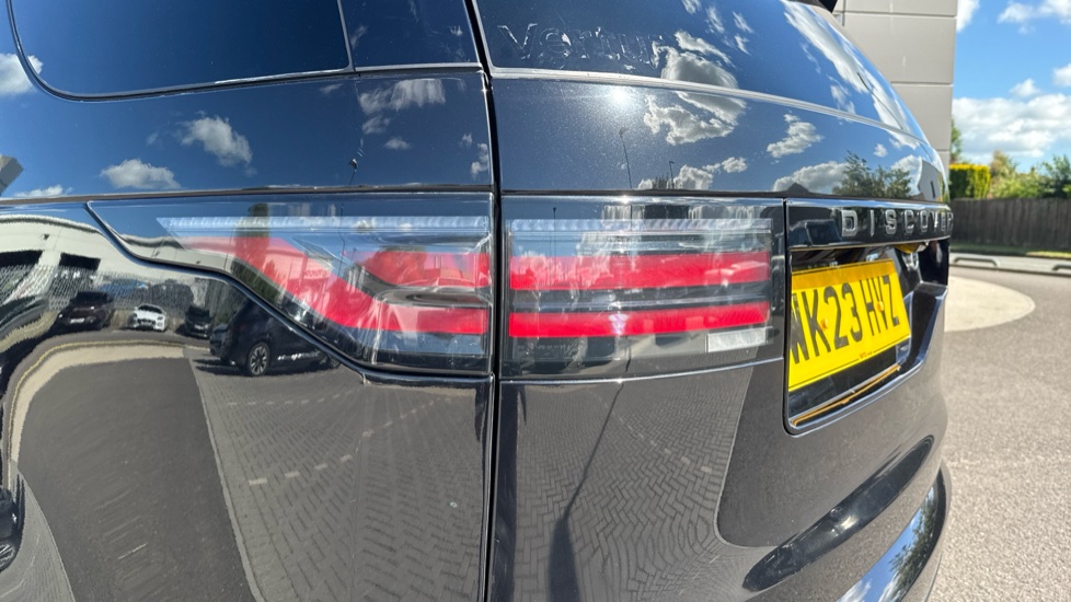Land Rover Discovery 3.0 D250 R-Dynamic SE 5dr Auto Diesel Station Wagon - Image 19