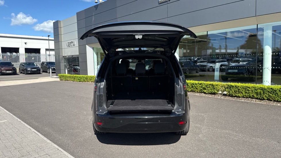 Land Rover Discovery 3.0 D250 R-Dynamic SE 5dr Auto Diesel Station Wagon - Image 27