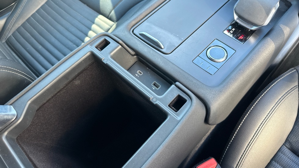 Land Rover Discovery 3.0 D250 R-Dynamic SE 5dr Auto Diesel Station Wagon - Image 31