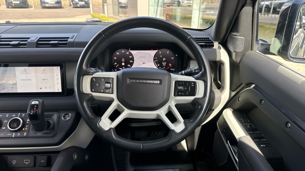 Land Rover Defender 3.0 D250 X-Dynamic SE 110 5dr Auto [7 Seat] Diesel Estate - Image 15