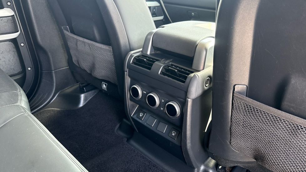 Land Rover Defender 3.0 D250 X-Dynamic SE 110 5dr Auto [7 Seat] Diesel Estate - Image 18
