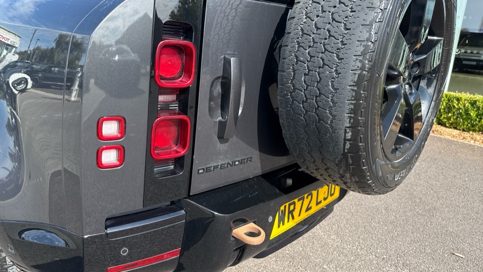 Land Rover Defender 3.0 D250 X-Dynamic SE 110 5dr Auto [7 Seat] Diesel Estate - Image 19